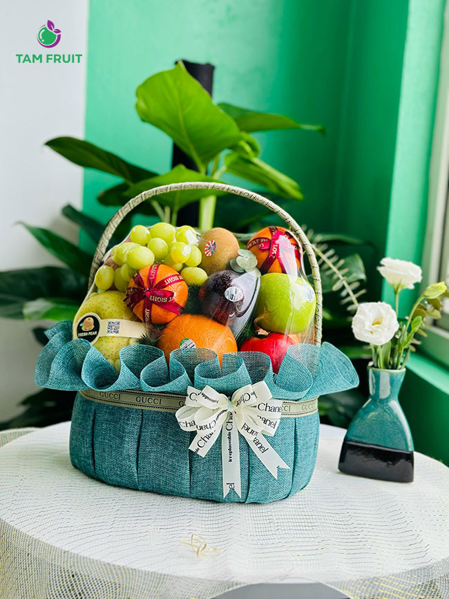 Những giỏ hoa trái cây đẹp mắt, sang trọng với sự kết hợp hoa và trái cây tươi ngon gio hoa trai cay
